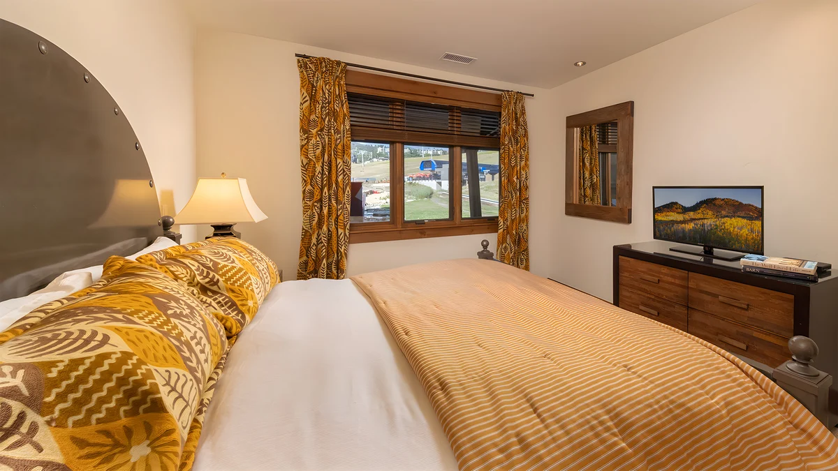 Bedroom 3 image 1