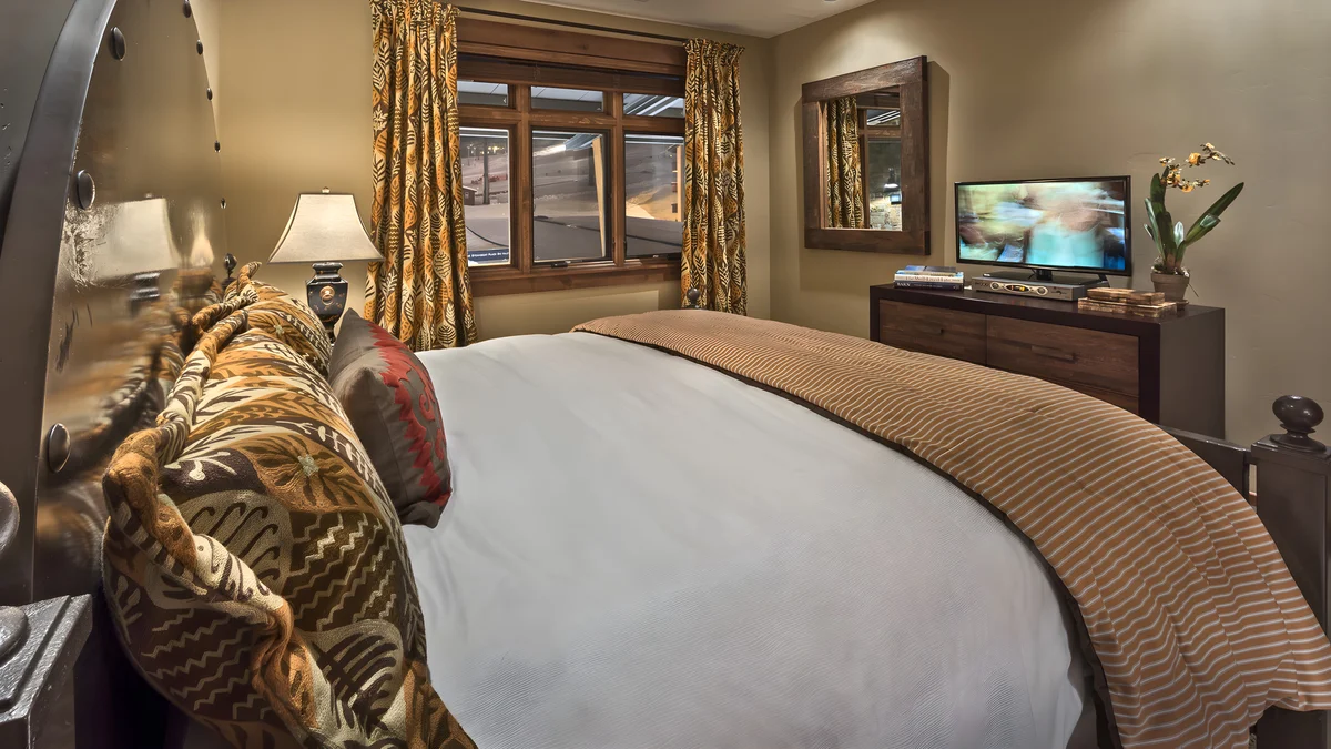 Bedroom 1 image 1
