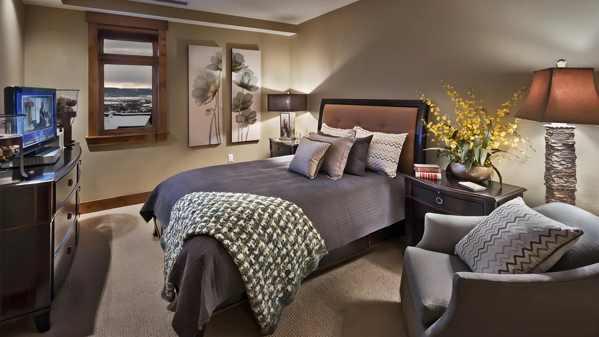 Bedroom 1 image 1