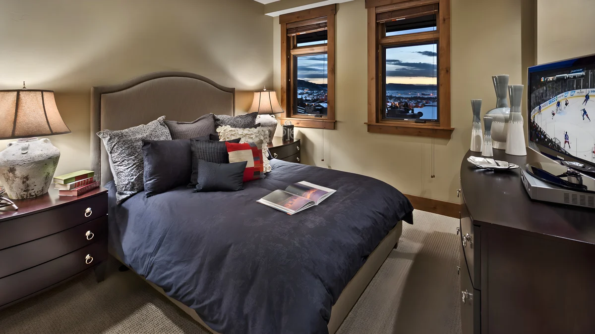 Bedroom 3 image 1