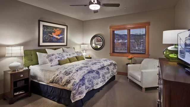 Bedroom 6 image 1