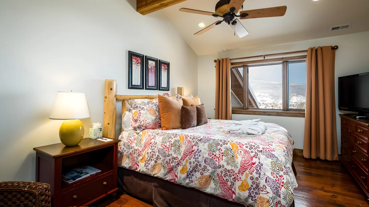 Bedroom 1 image 1