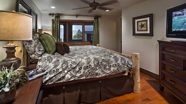 Bedroom 2 image 1