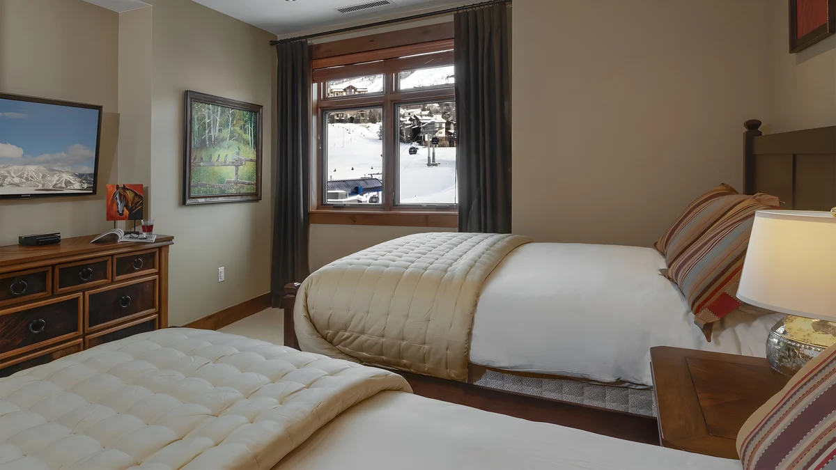 Bedroom 1 image 1