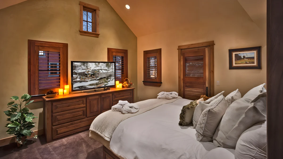 Bedroom 6 image 1