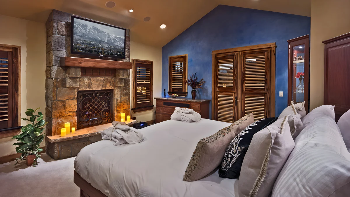 Bedroom 1 image 1