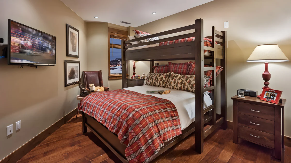 Bedroom 1 image 1