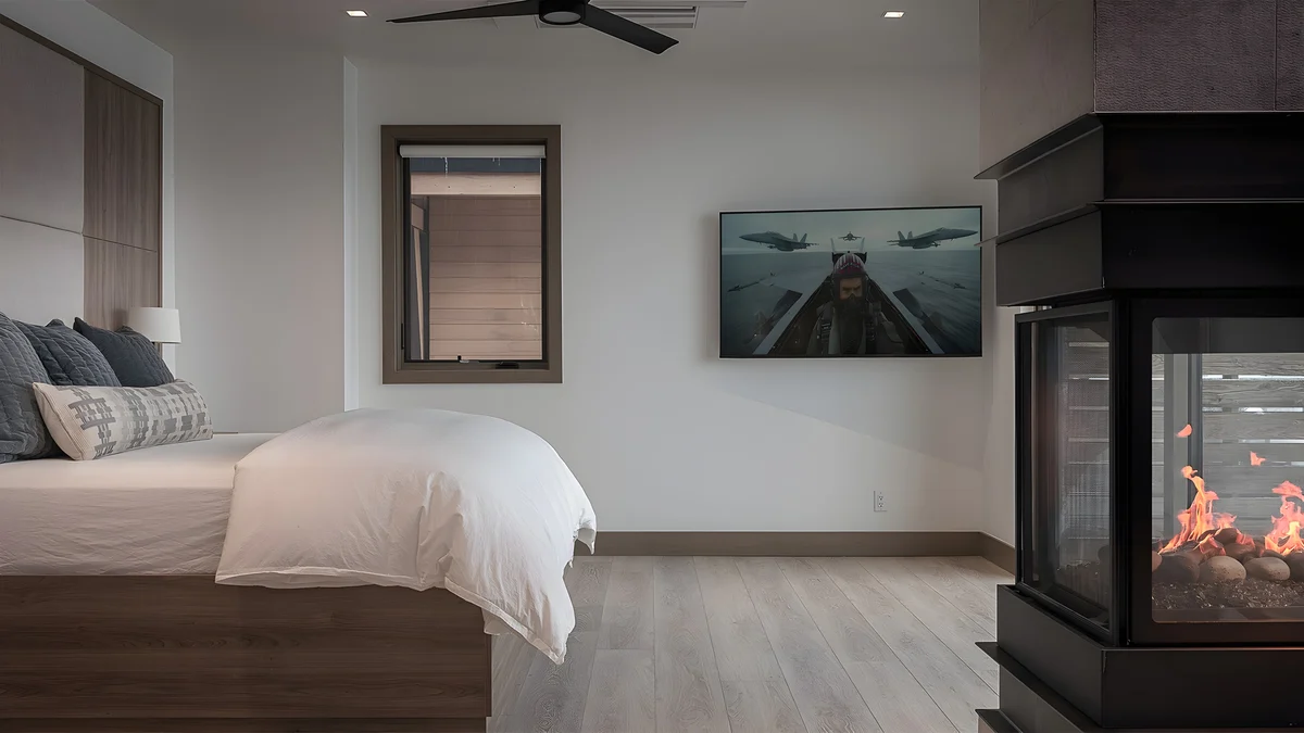 Bedroom 9 image 1