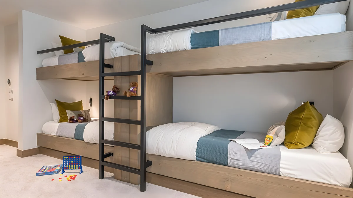 Bedroom 1 image 1