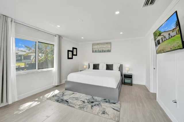 Bedroom 1 image 1