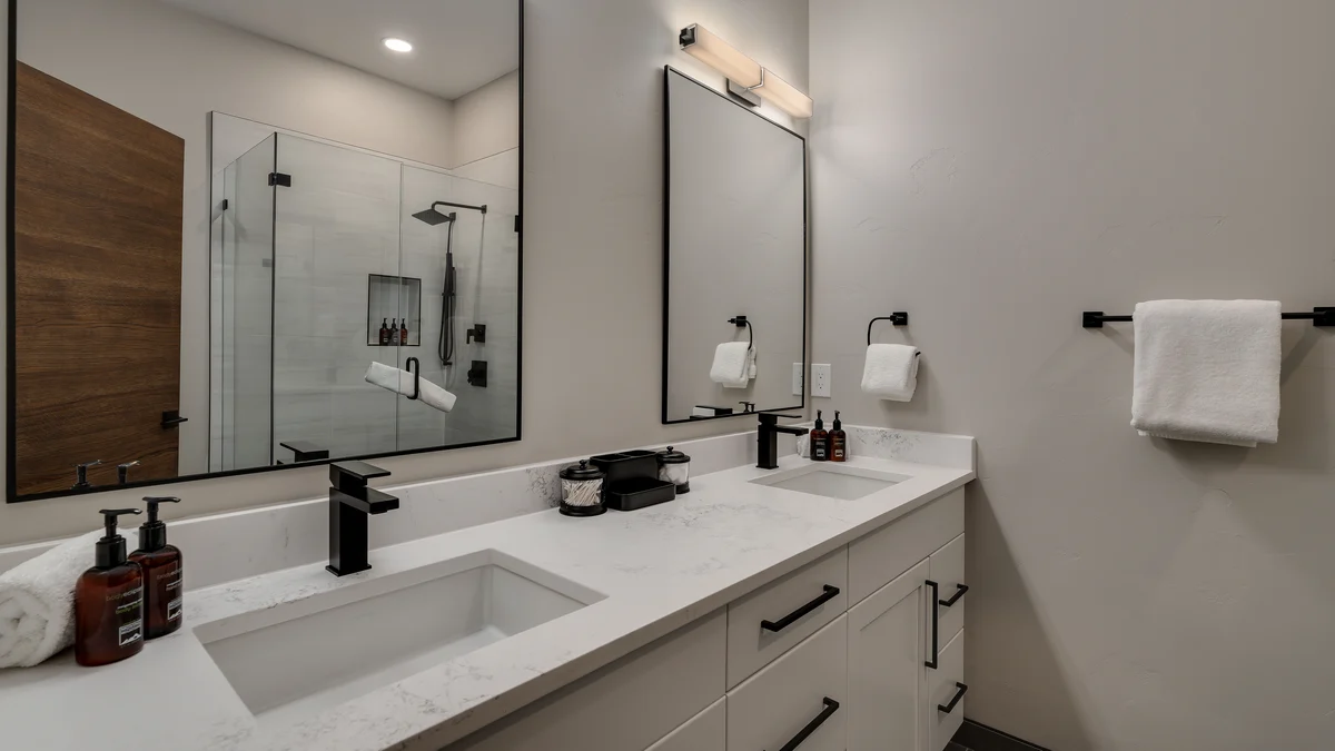 Wander Steamboat Monarch