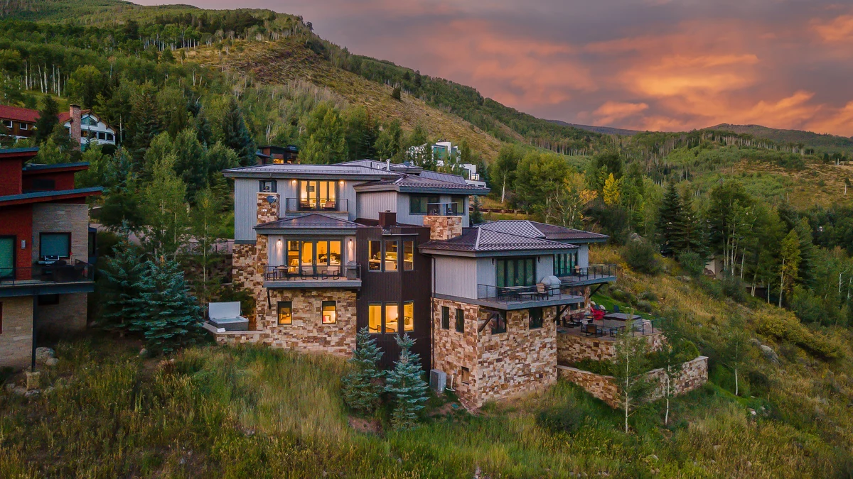 Wander Vail Radiance