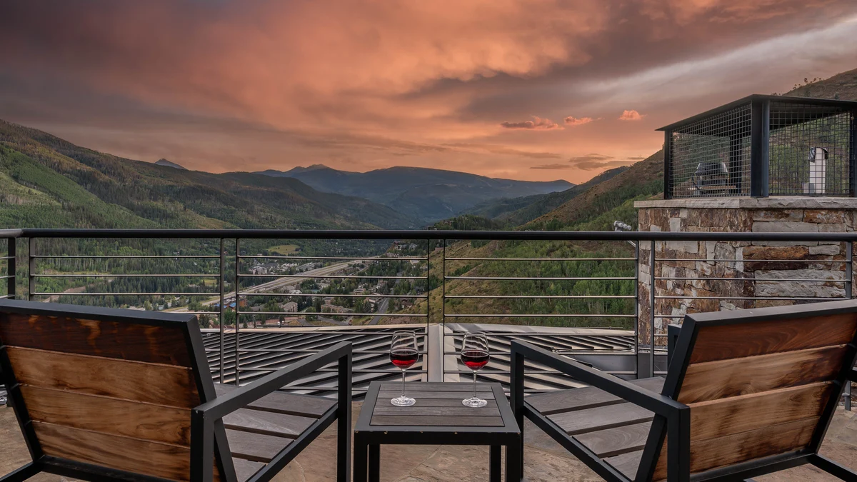 Wander Vail Radiance