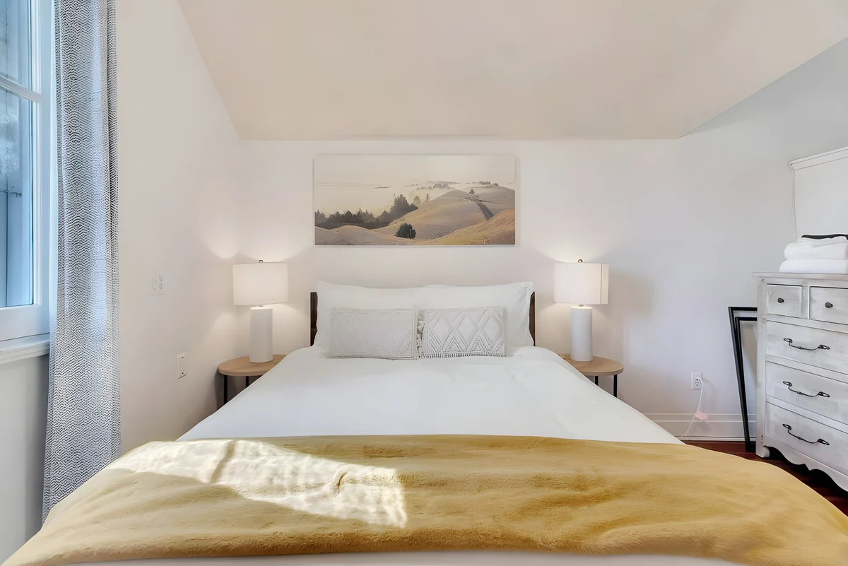 Bedroom 3 image 1