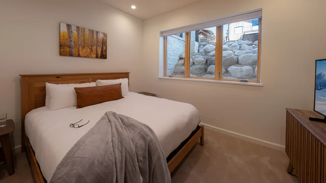 Bedroom 4 image 1
