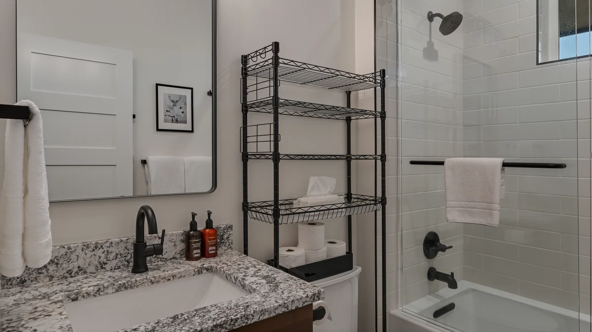 Bathroom 2 image 1