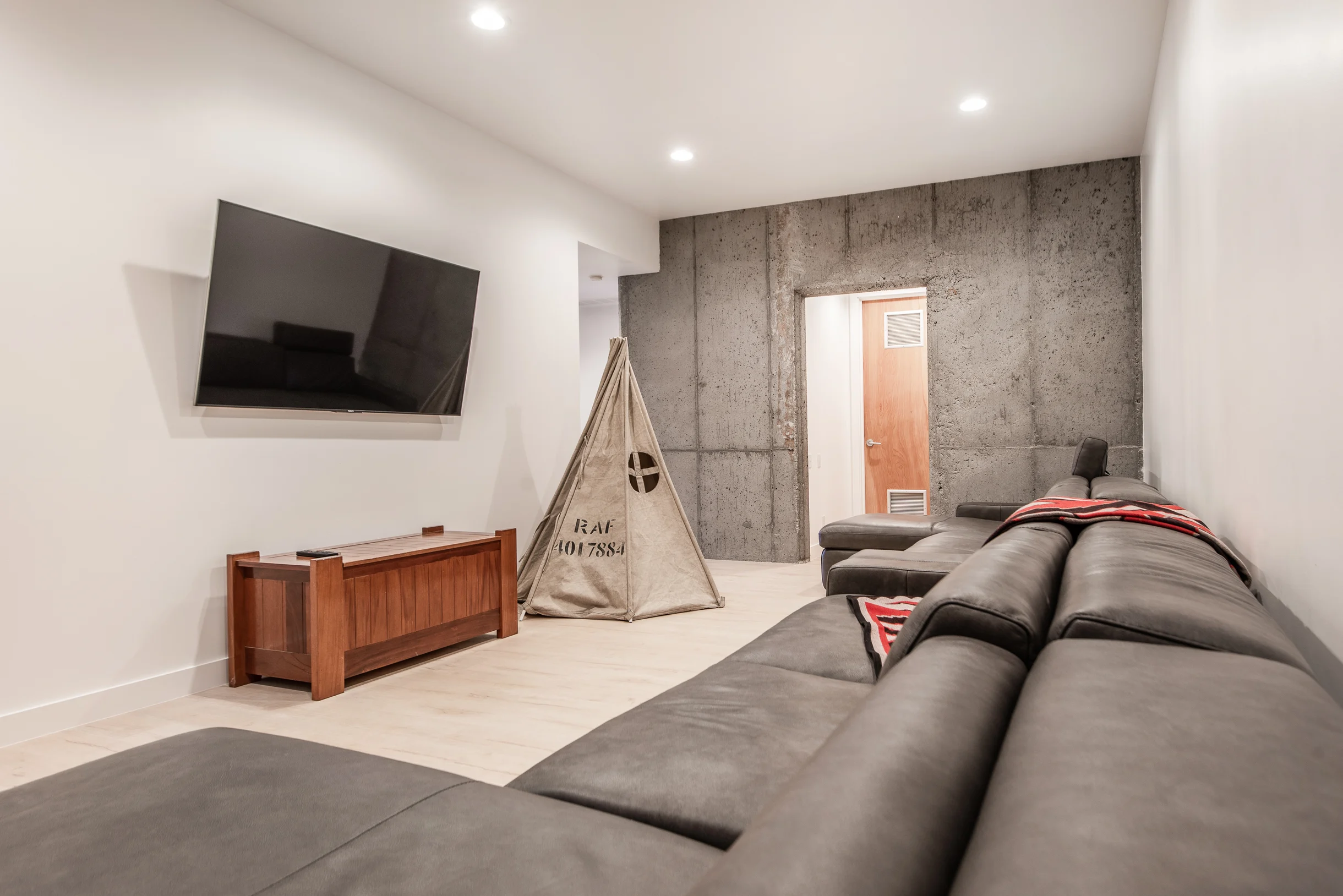 Modern Treehouse #9
