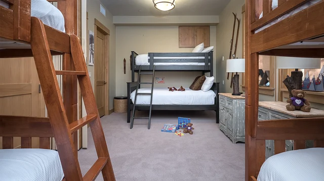 Bedroom 5 image 1