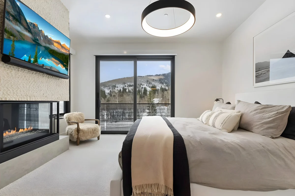 Wander Canyons Modern