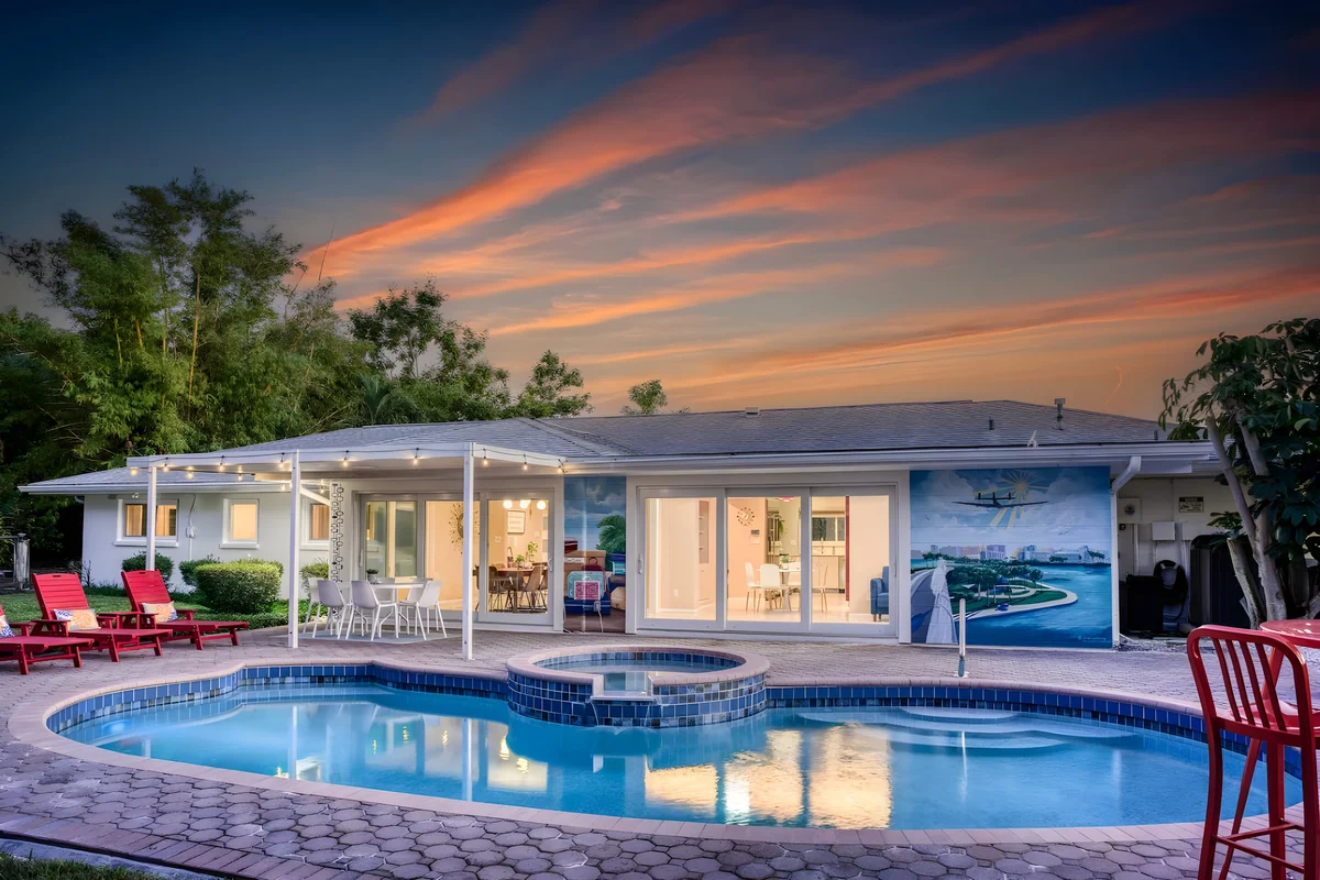 Home in Sarasota property photo 3