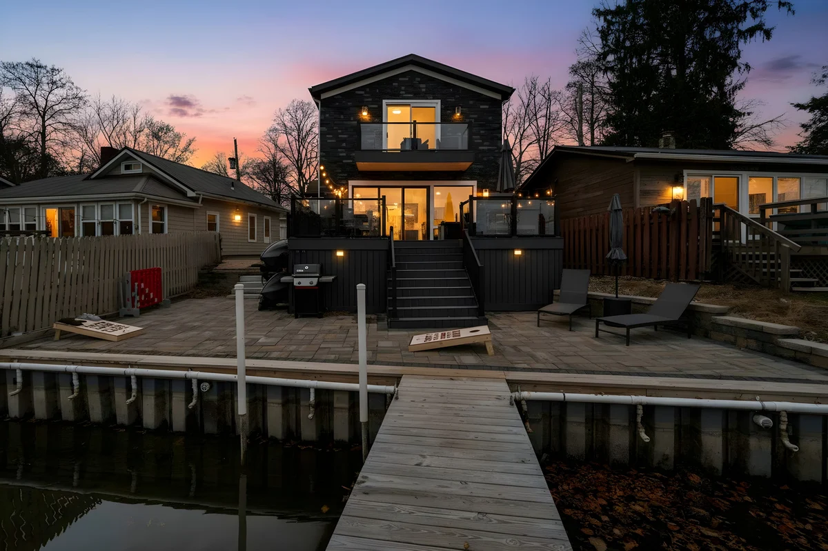 Portage Lakes Shores property photo 2