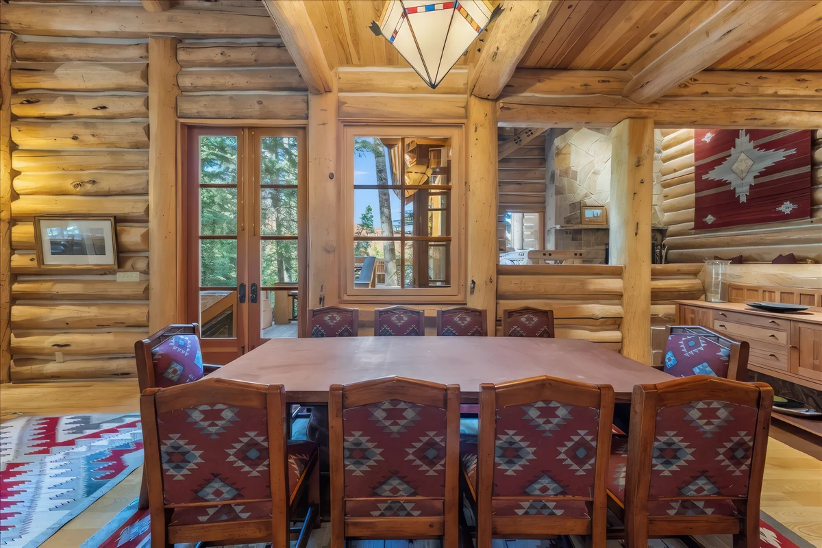 Treehouse Lodge #29