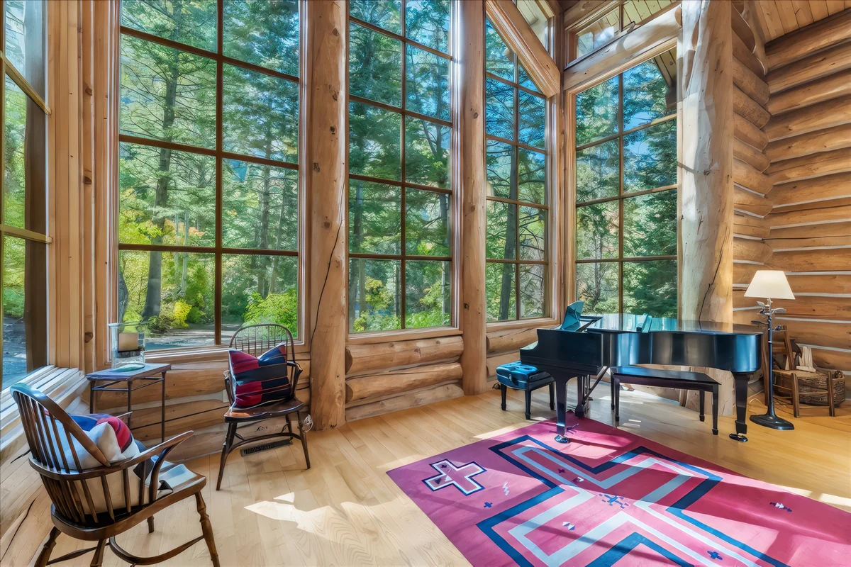 Treehouse Lodge #19