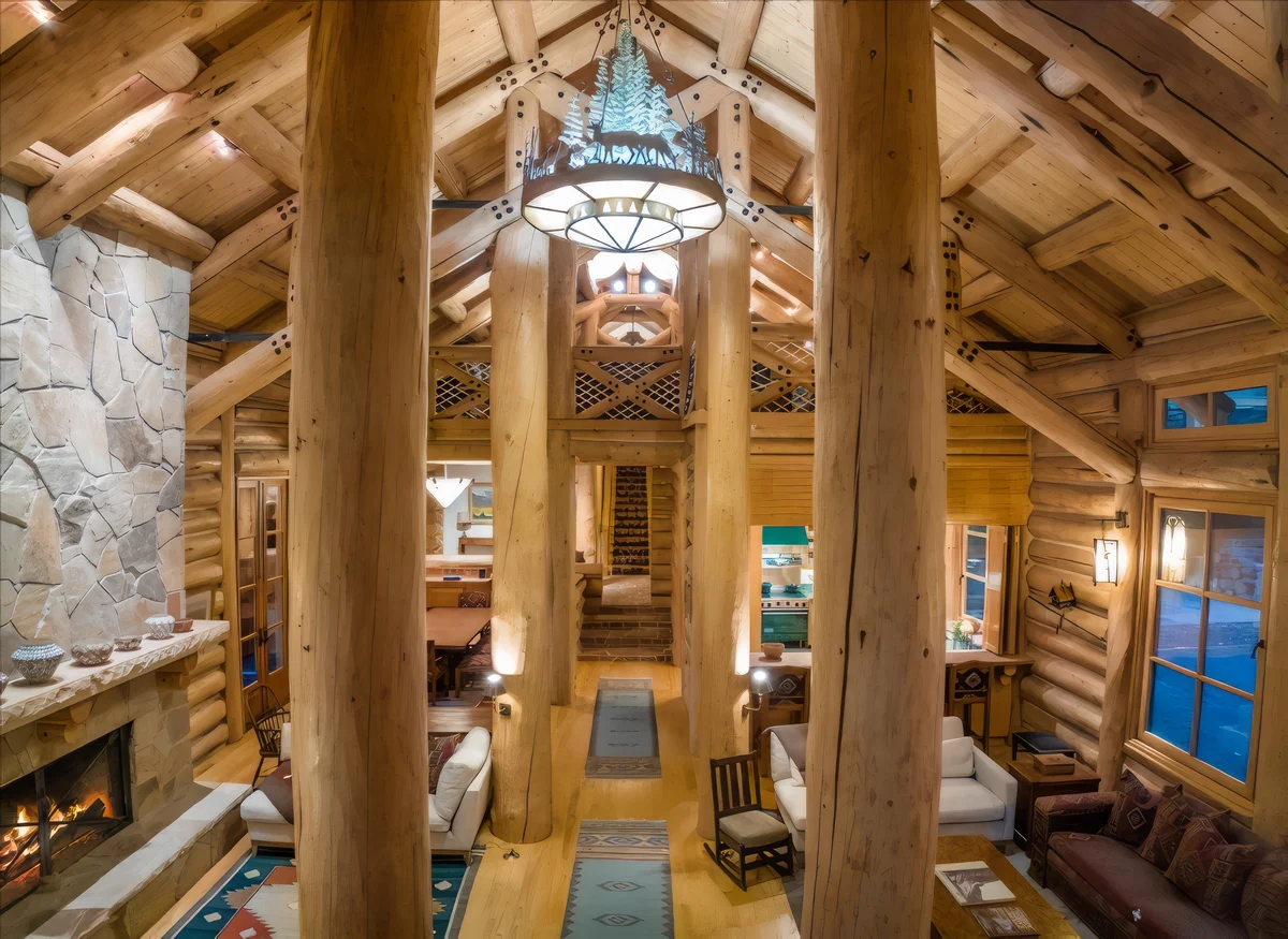 Treehouse Lodge #82