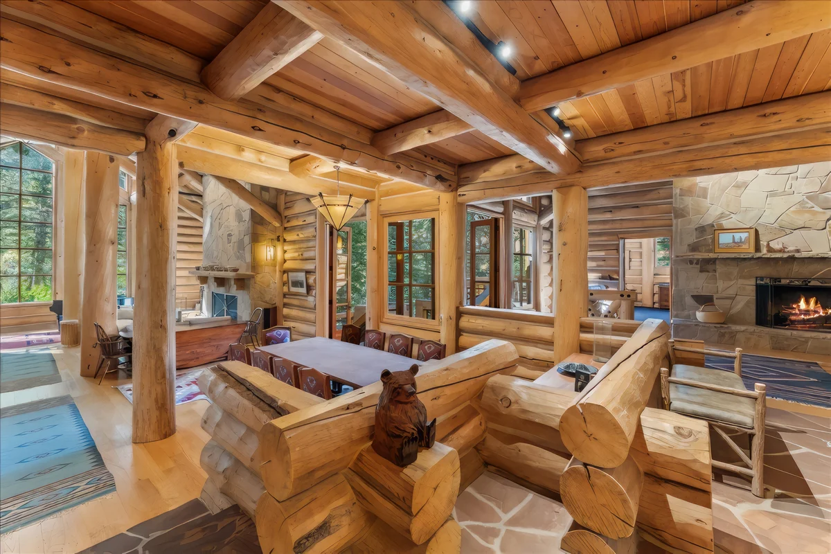 Treehouse Lodge #48