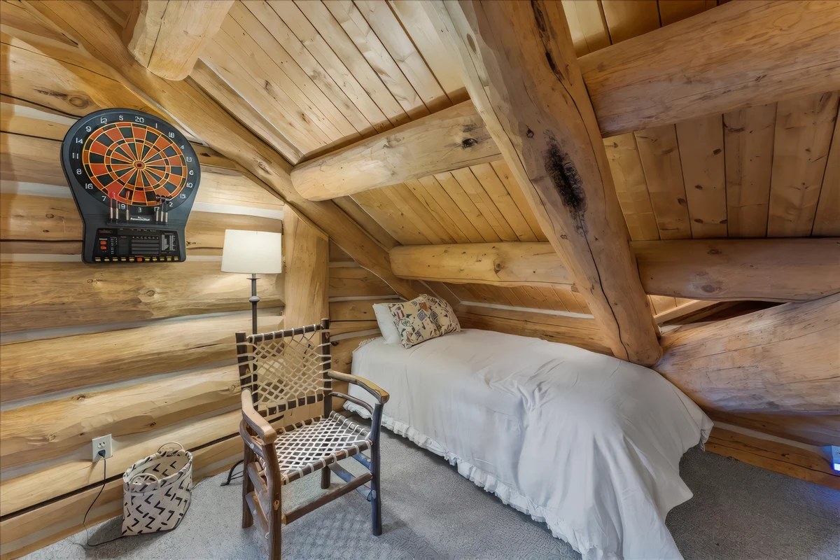 Treehouse Lodge #68