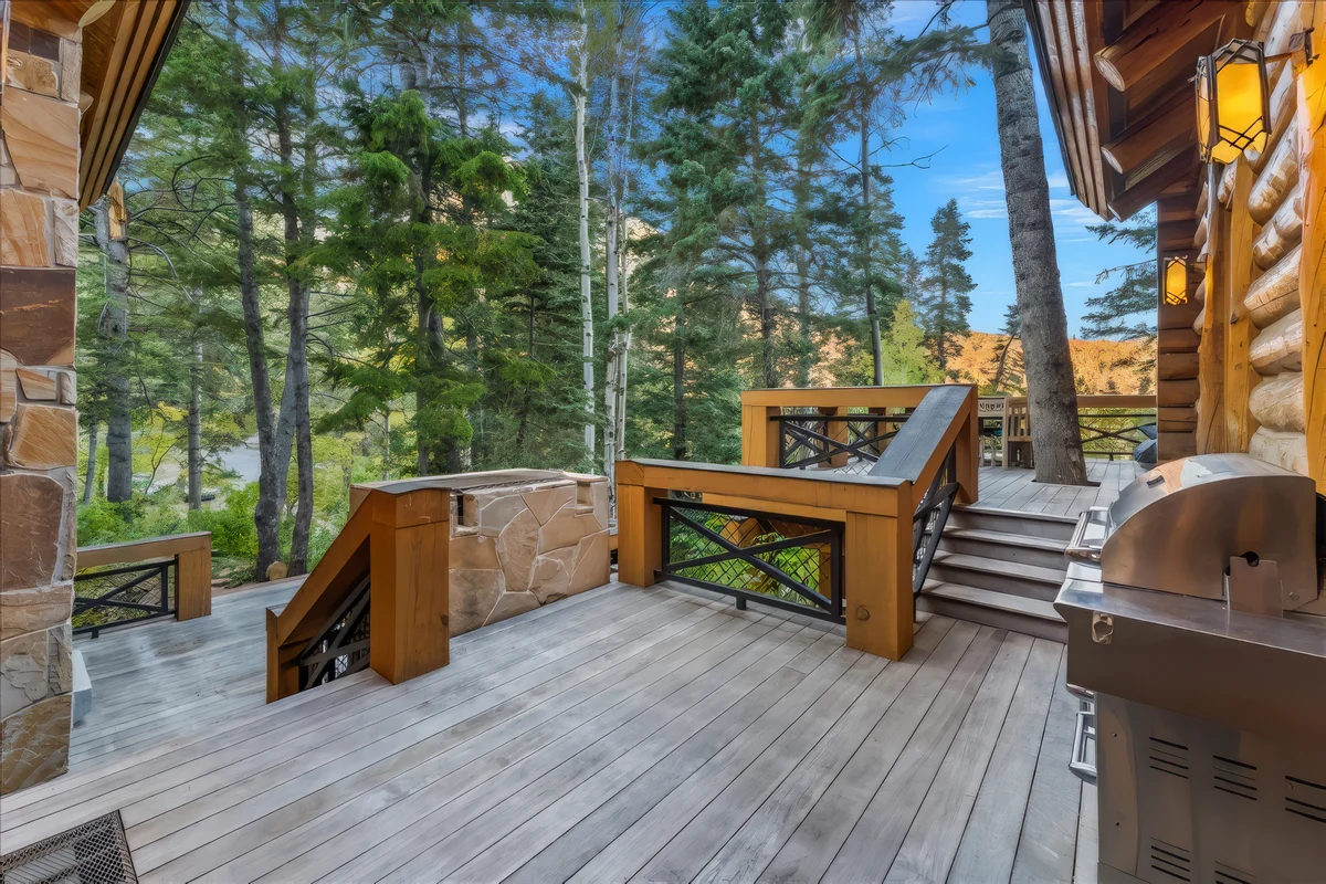 Treehouse Lodge #34