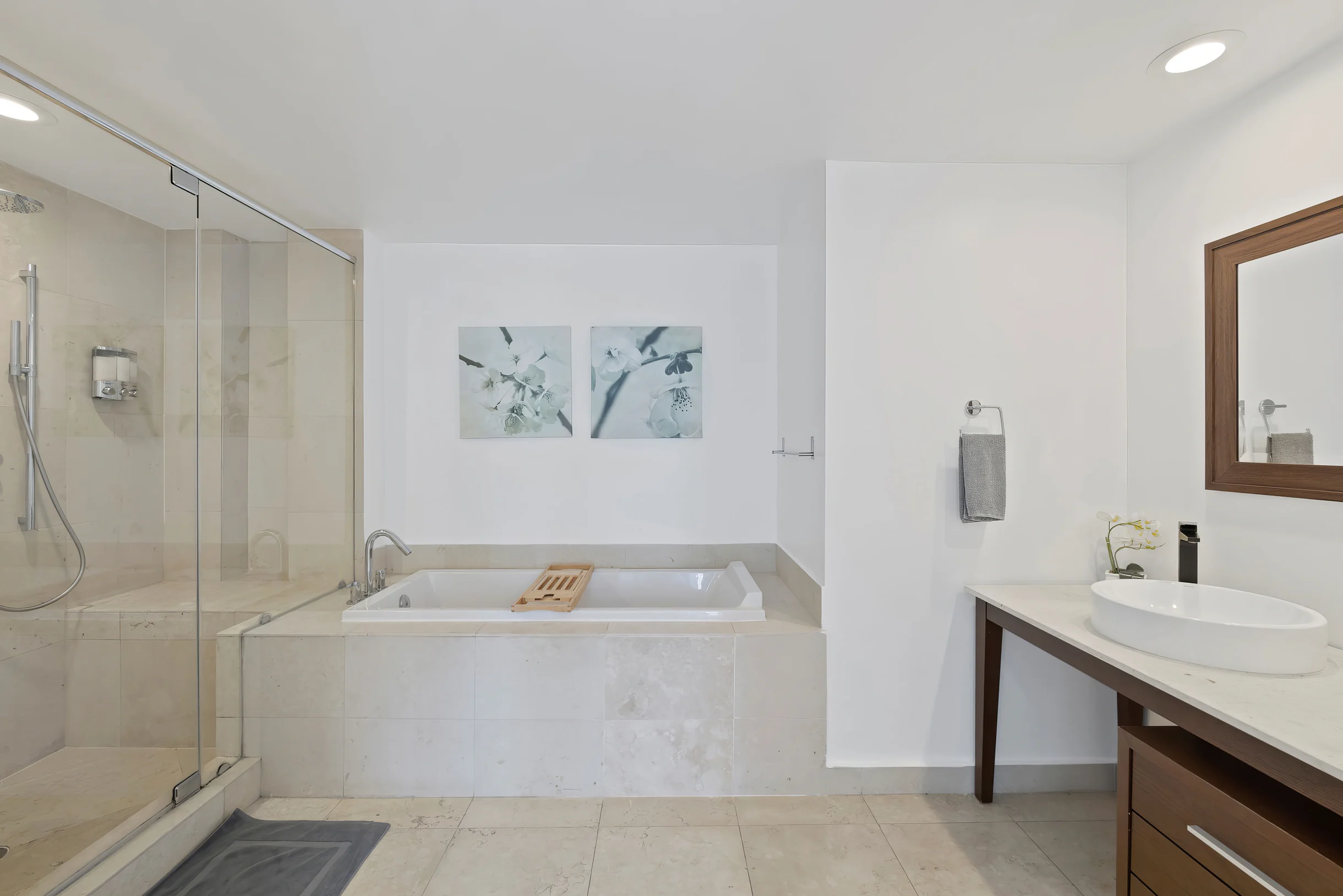 Wander Brickell Towers #20