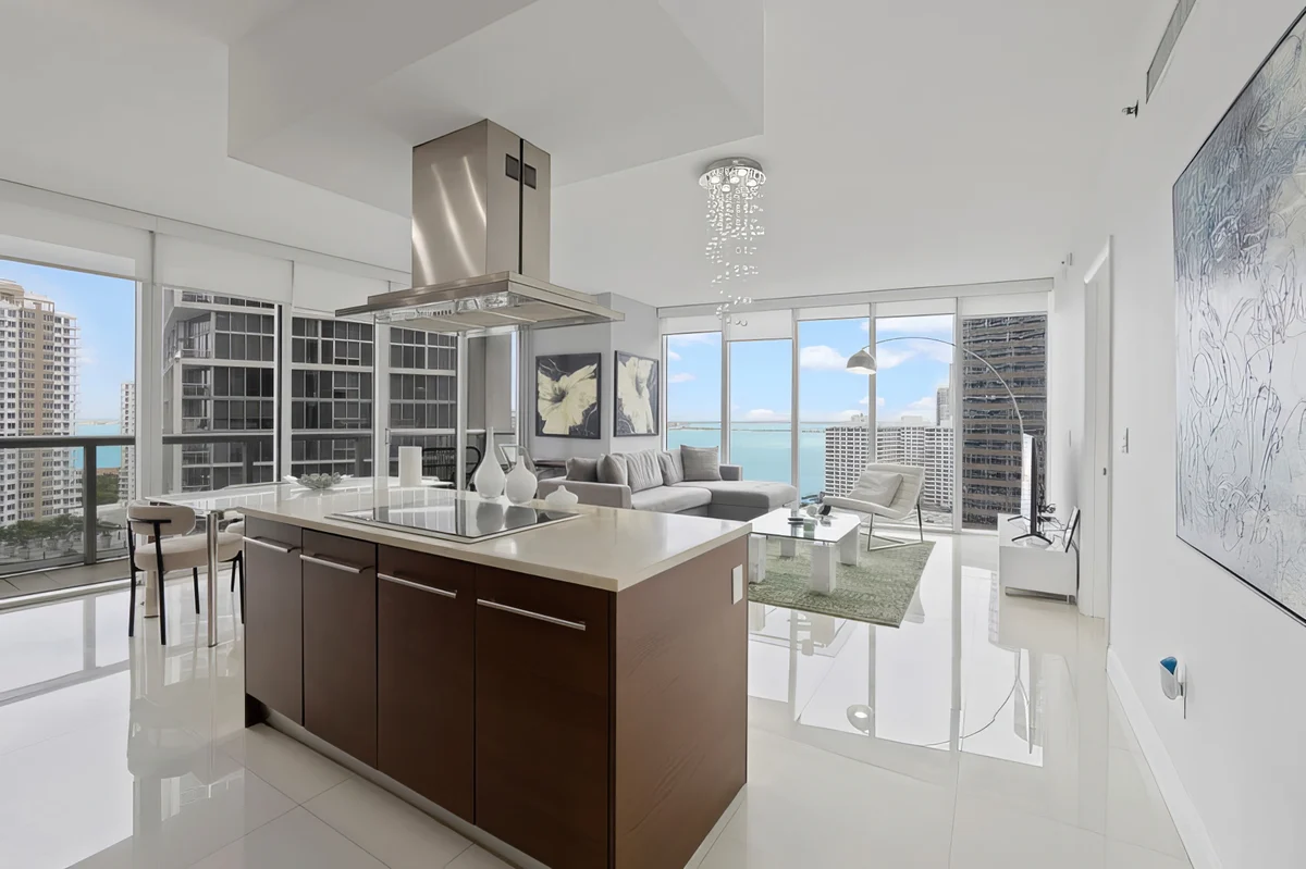 Wander Brickell Towers #16