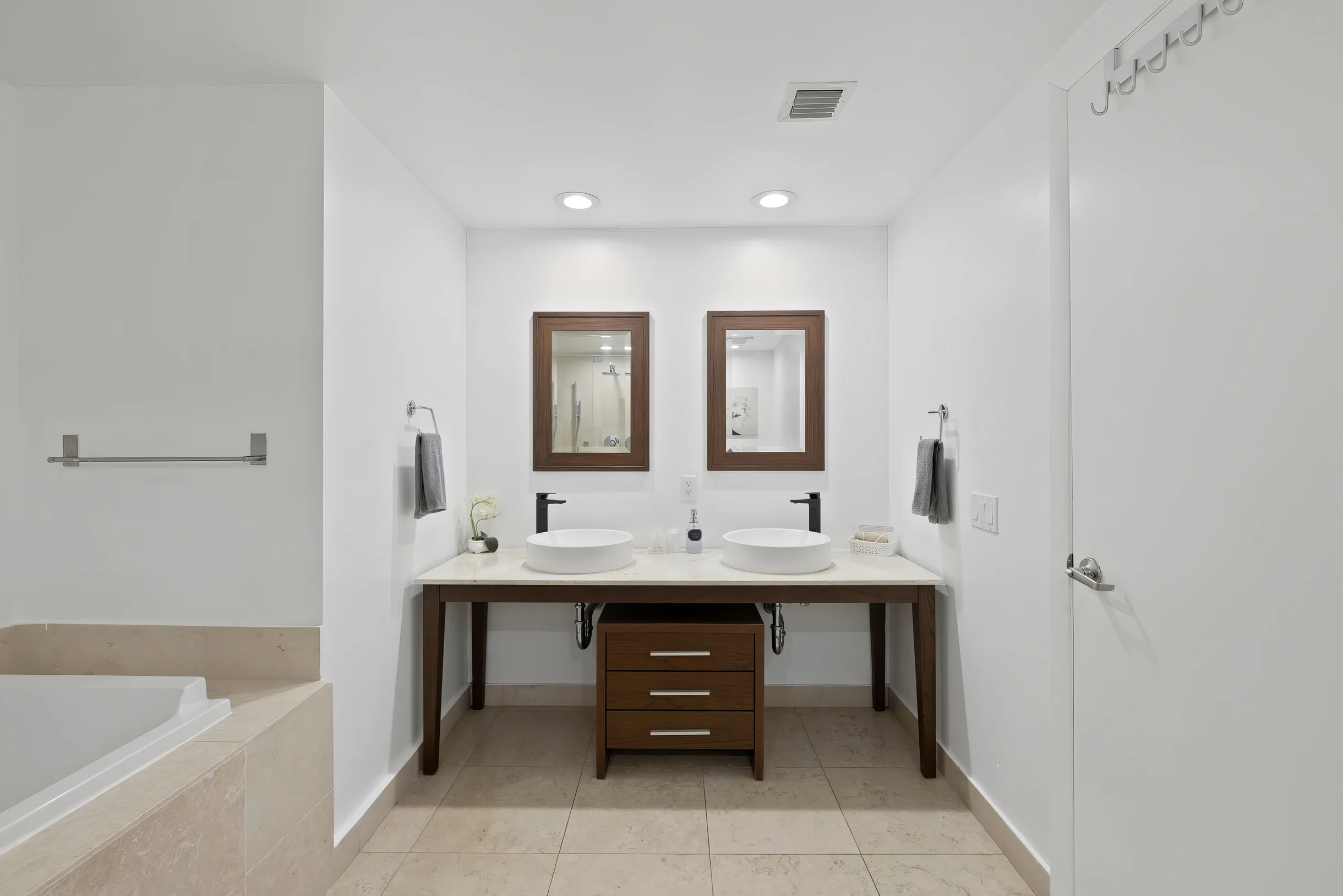 Wander Brickell Towers #17