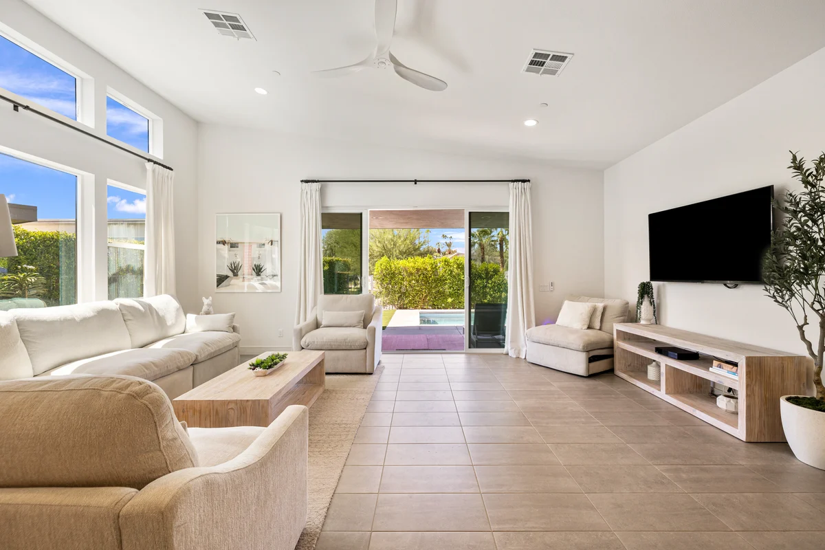 Wander Indian Wells Palms