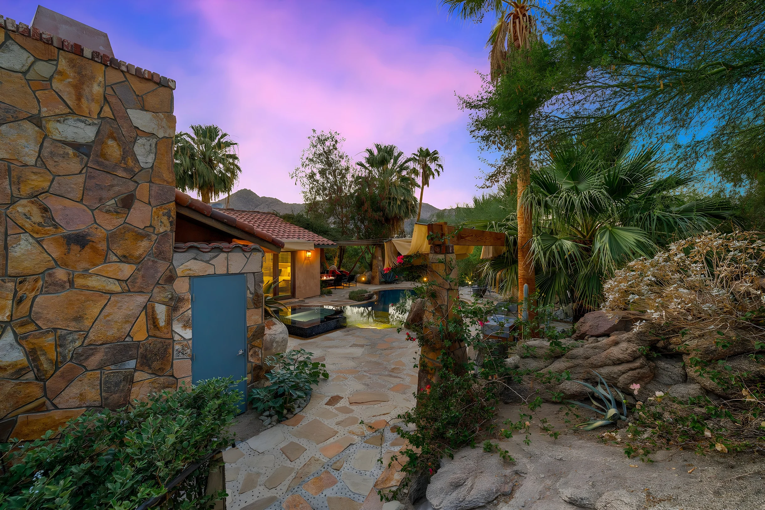 Wander Palm Desert Mirage