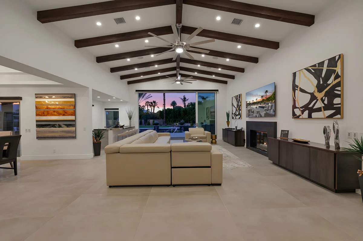 Wander Bermuda Dunes Desert