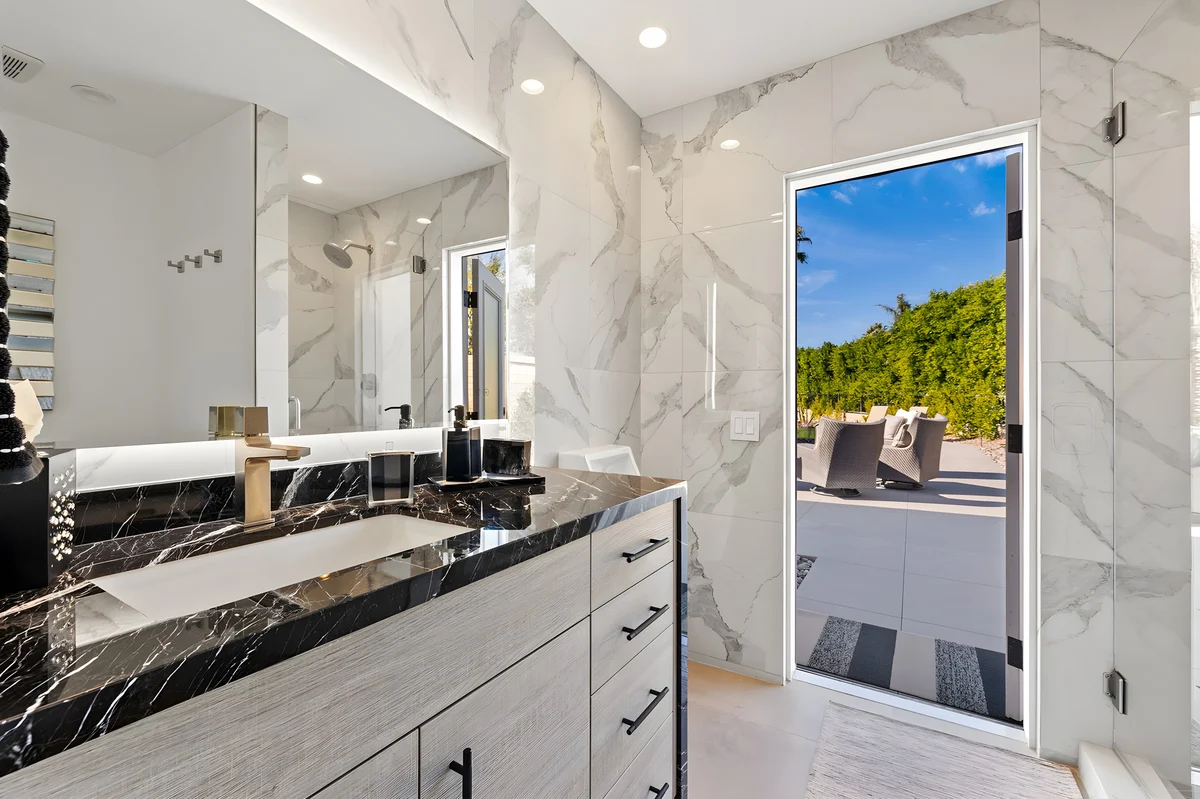 Wander Bermuda Dunes Desert