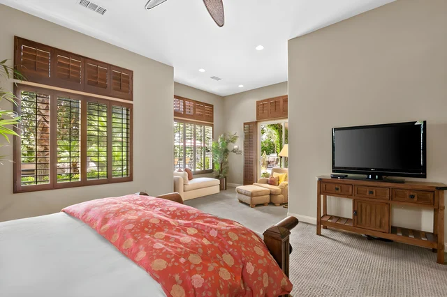 Bedroom 1 image 1