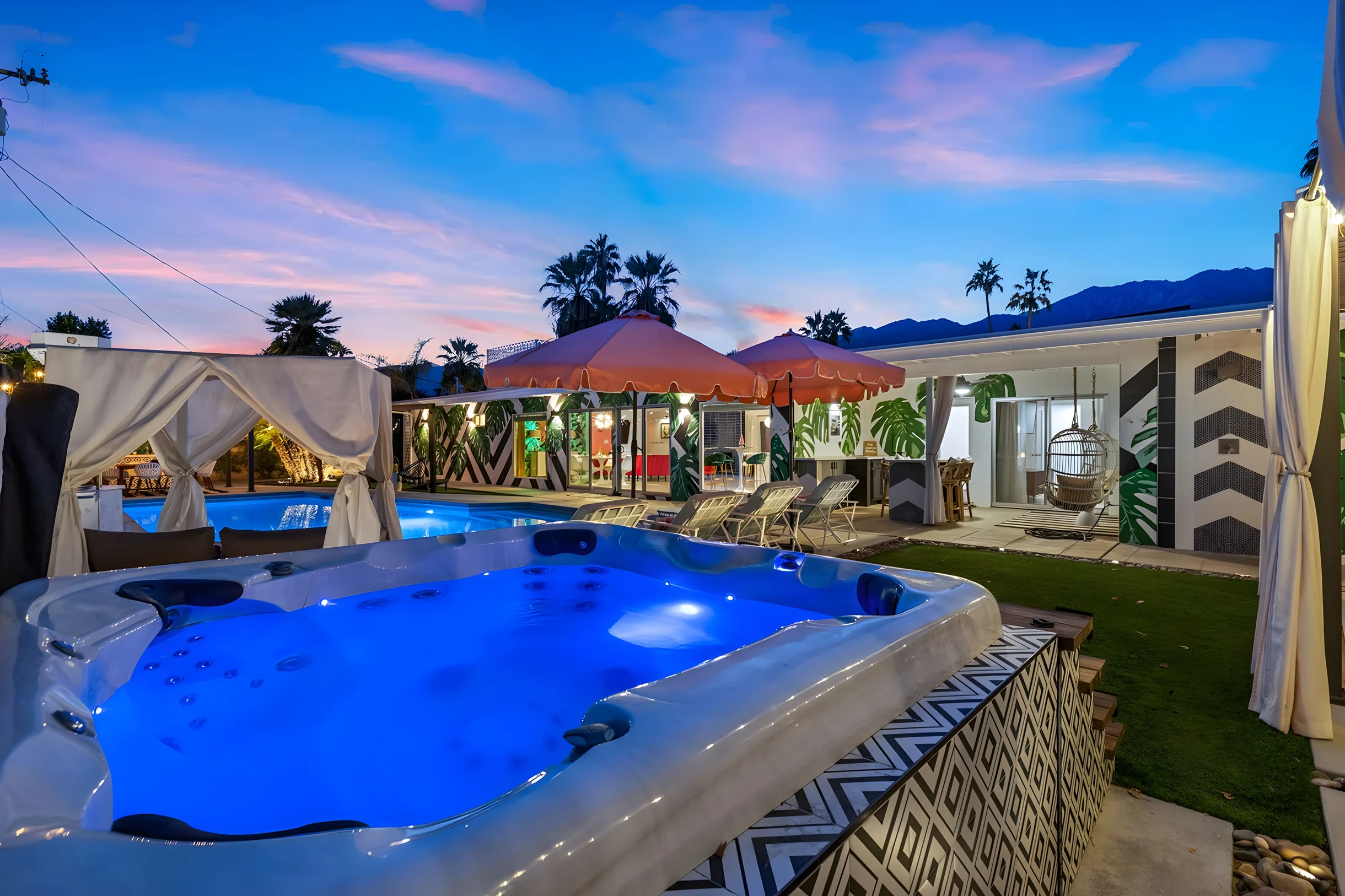 Wander Palm Springs Crest