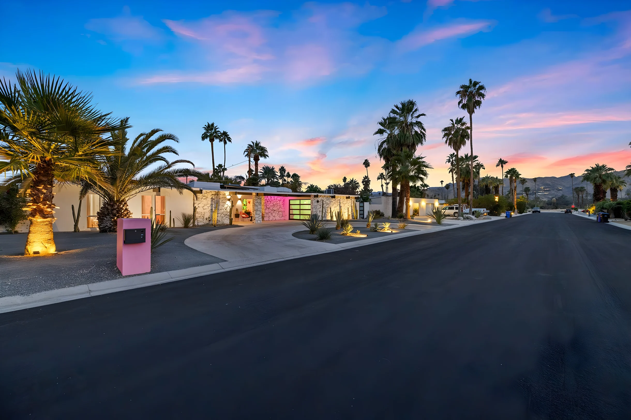 Wander Palm Springs Crest #64