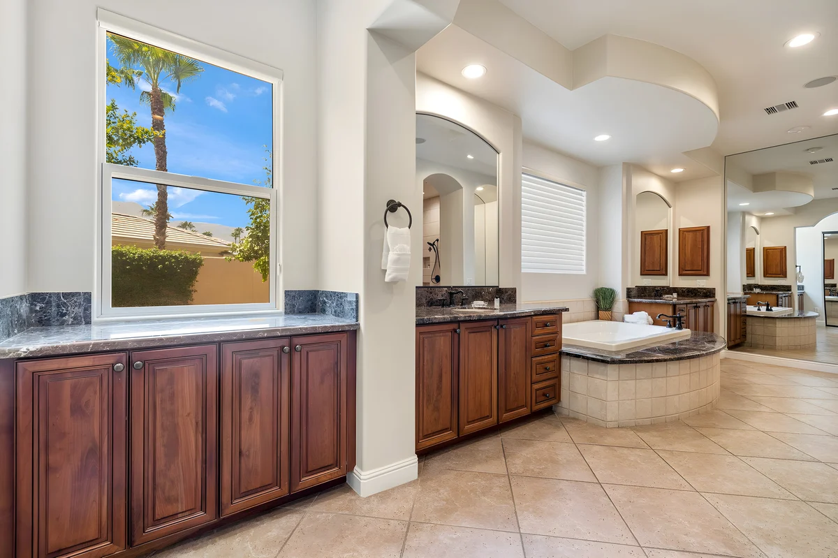 Wander La Quinta Estates