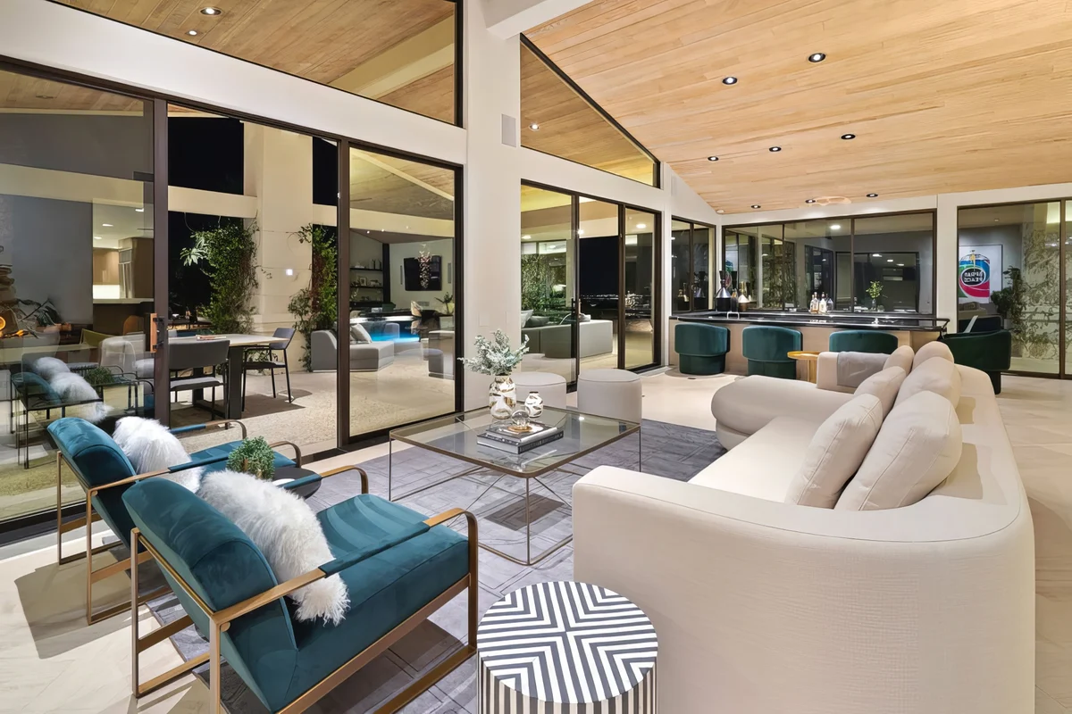 Wander Palm Desert Canyons