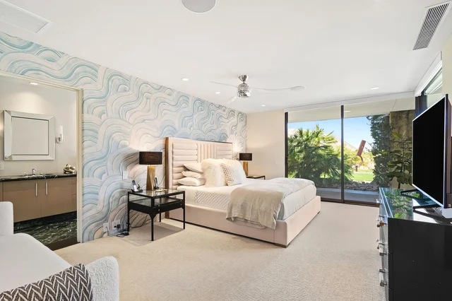 Bedroom 1 image 1