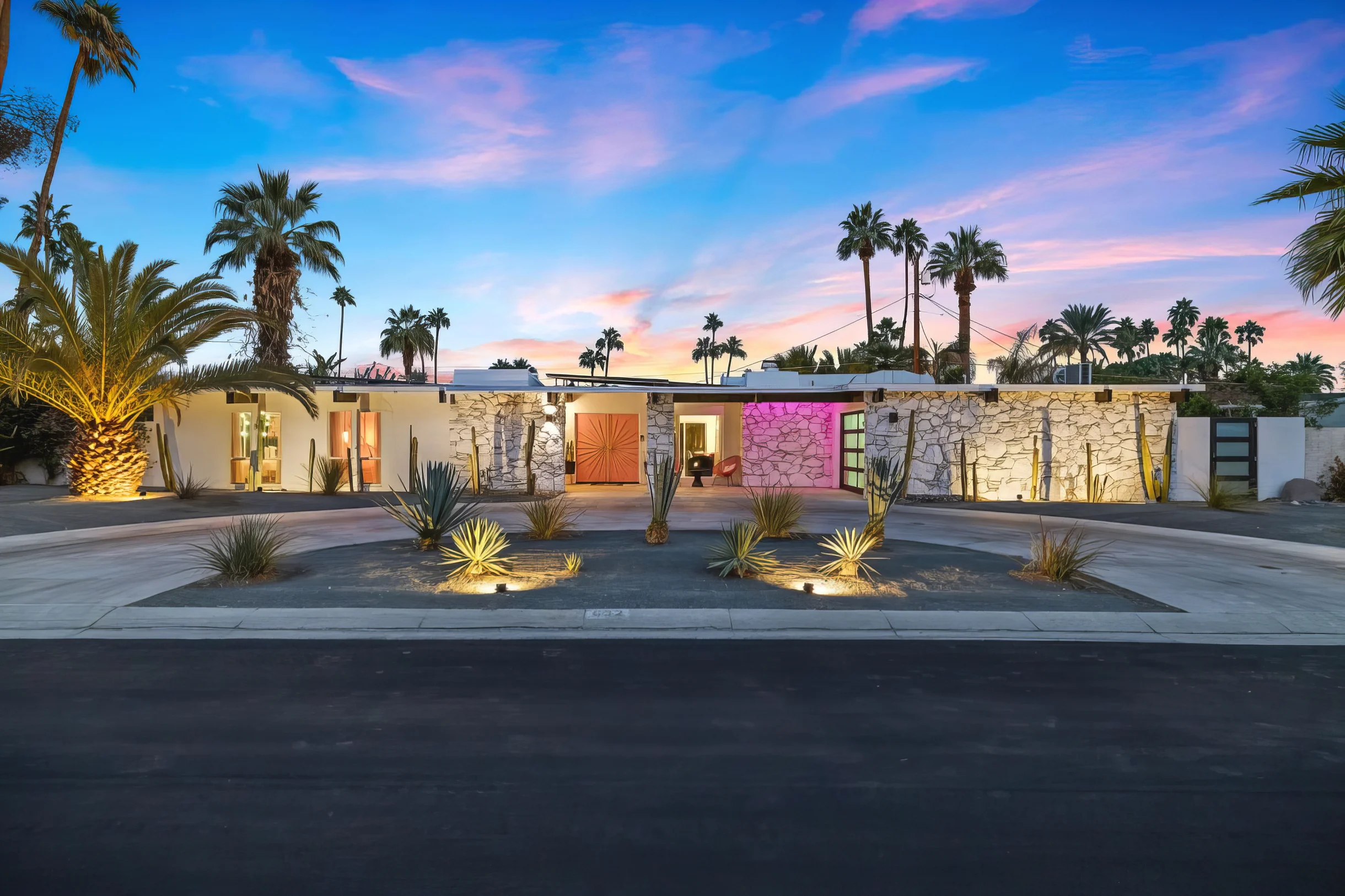 Wander Palm Springs Crest #4