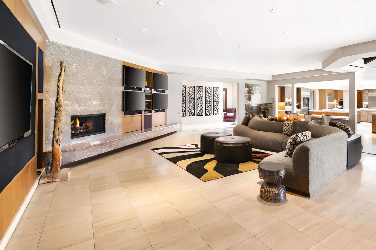 Wander Indian Wells Peaks