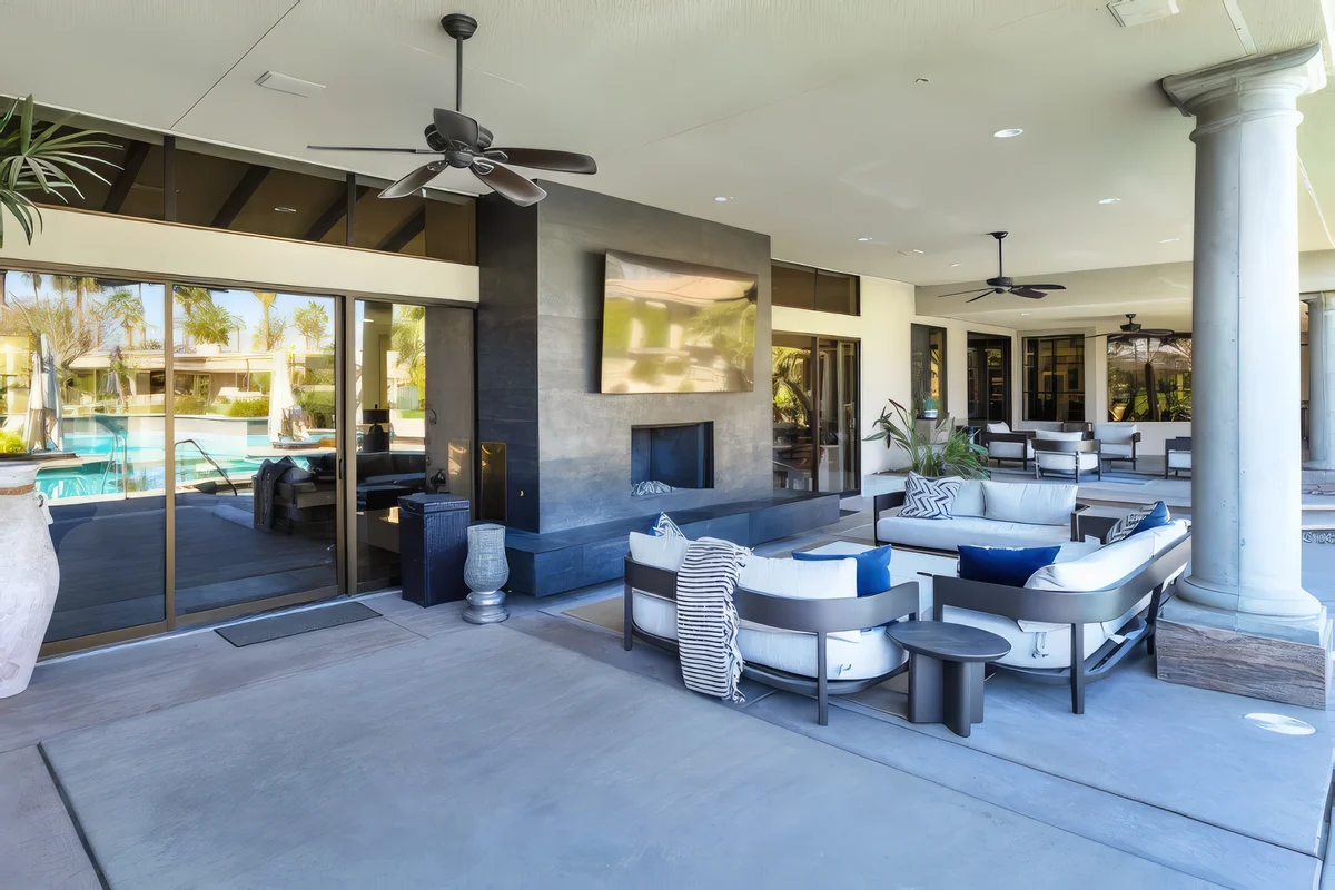 Wander Indian Wells Peaks