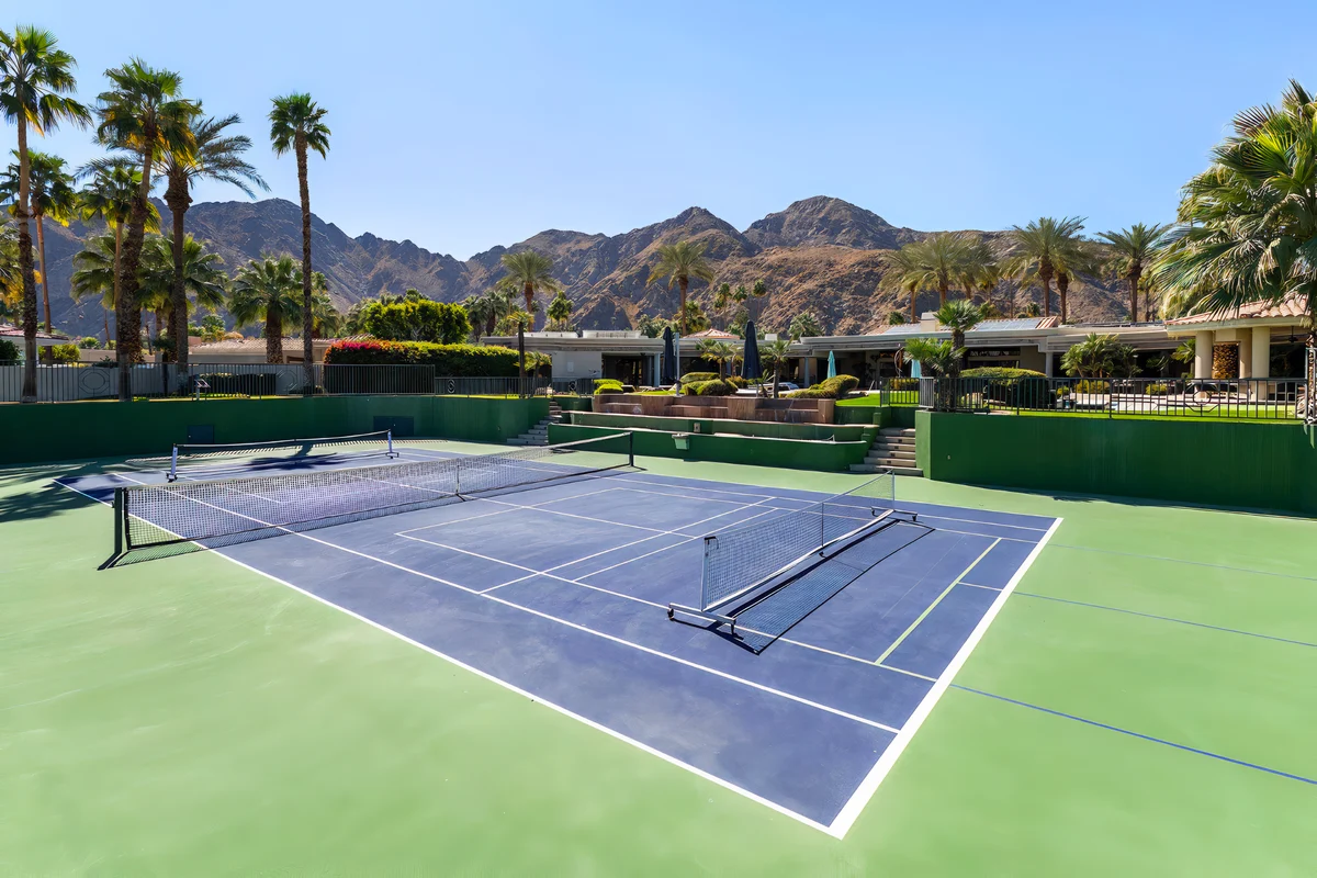 Wander Indian Wells Peaks