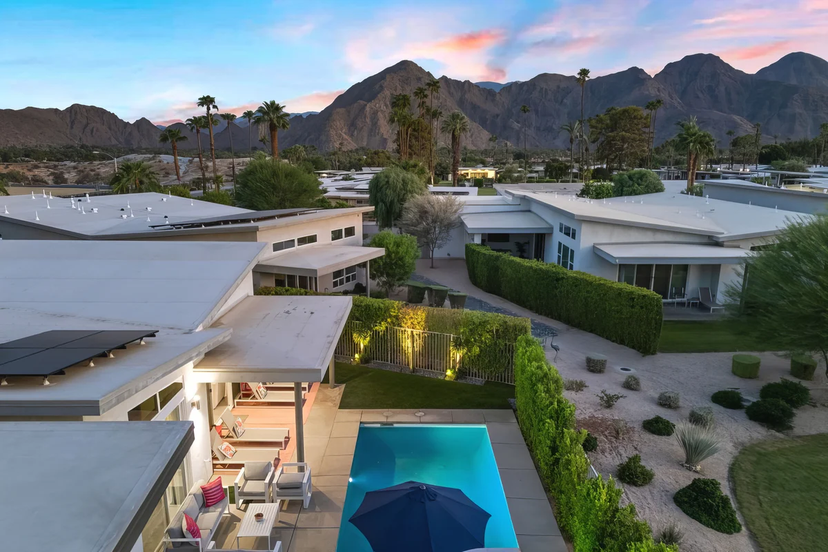 Wander Indian Wells Palms