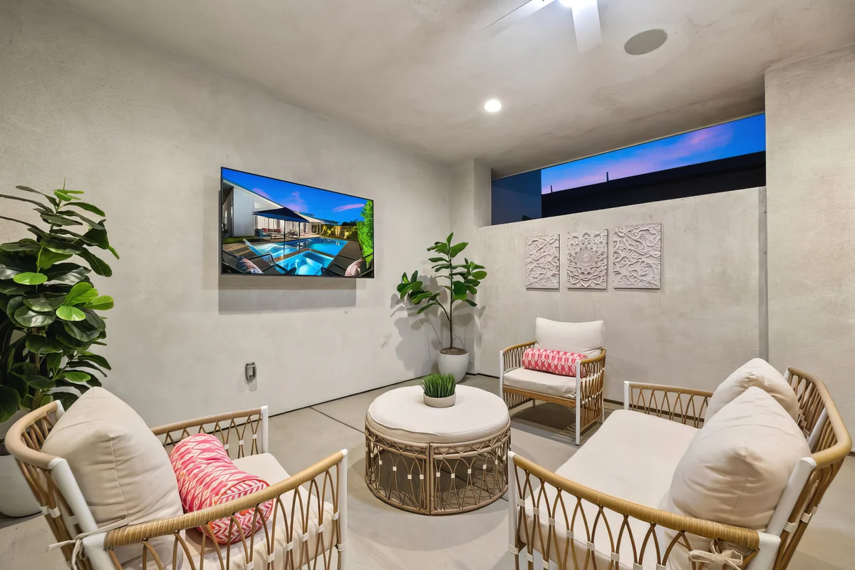 Wander Indian Wells Palms